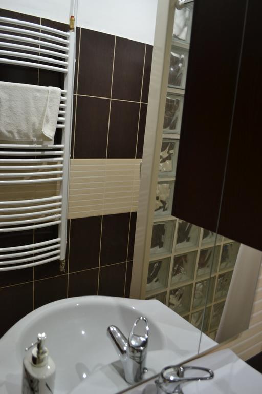Ezuestfenyo Hotel Телькибанья Экстерьер фото