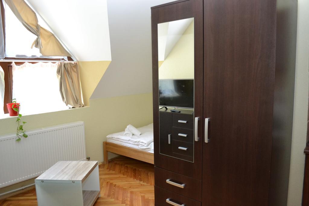 Ezuestfenyo Hotel Телькибанья Экстерьер фото