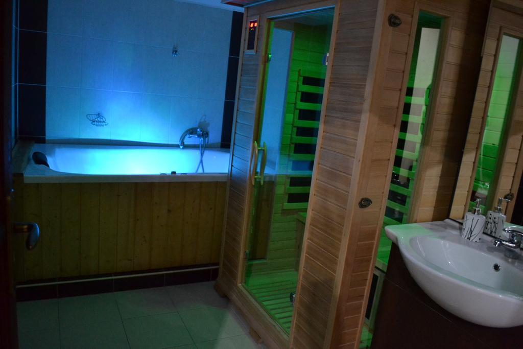 Ezuestfenyo Hotel Телькибанья Экстерьер фото