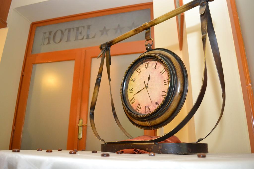 Ezuestfenyo Hotel Телькибанья Экстерьер фото