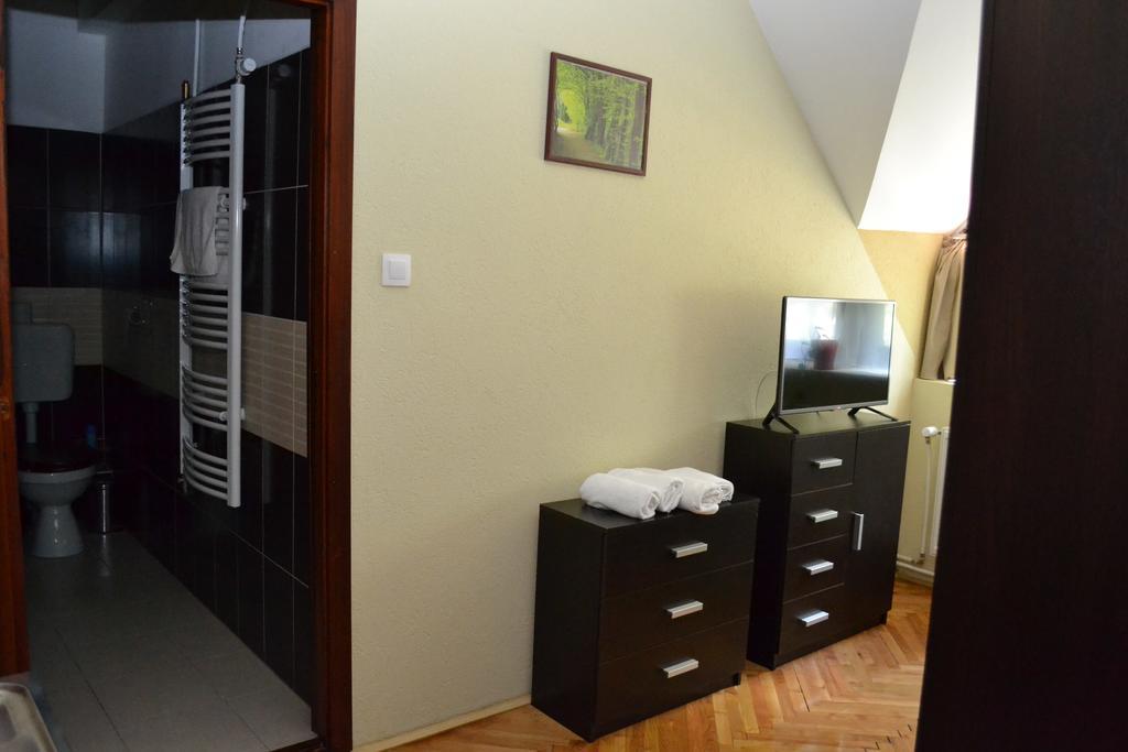 Ezuestfenyo Hotel Телькибанья Экстерьер фото