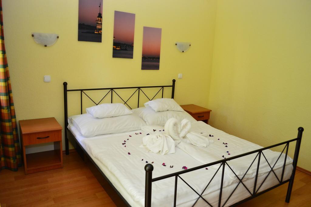 Ezuestfenyo Hotel Телькибанья Экстерьер фото