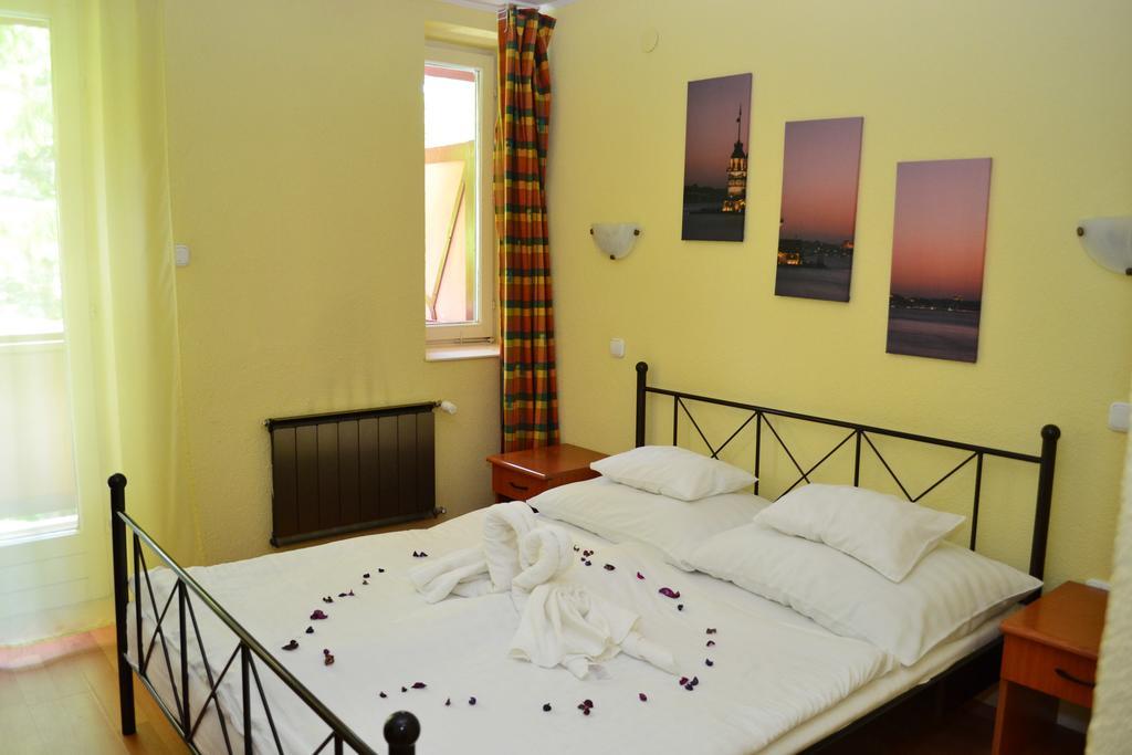 Ezuestfenyo Hotel Телькибанья Экстерьер фото