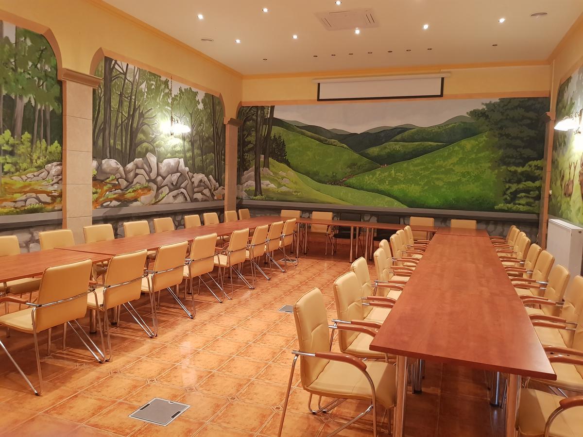 Ezuestfenyo Hotel Телькибанья Экстерьер фото